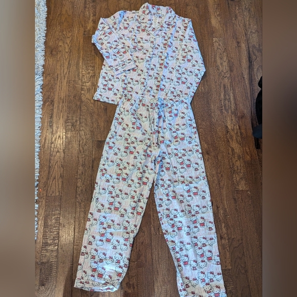 Pottery Barn Teen Women's Hello Kitty Organic Flannel Pajama Set Sz Medium - Picture 4 of 17